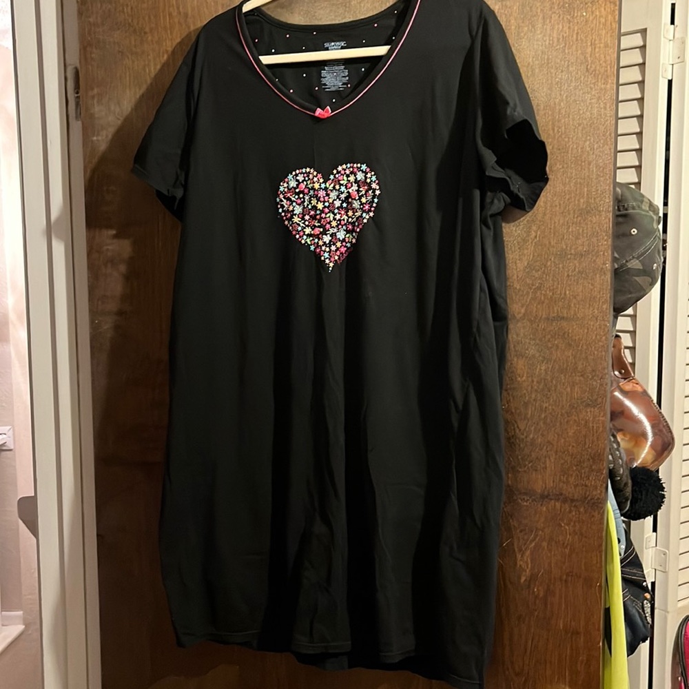 2X-3X black pajama dress with colorful heart, pink tram
